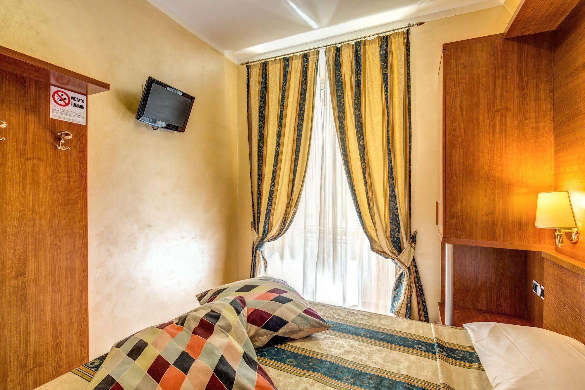 Hotel Maryelen Рим Экстерьер фото