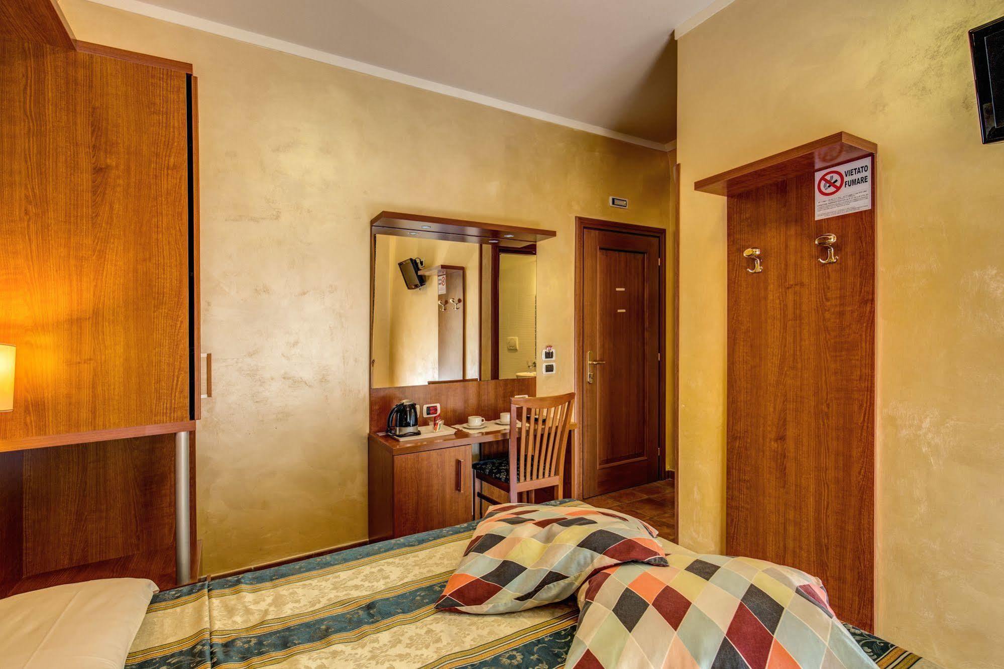 Hotel Maryelen Рим Экстерьер фото