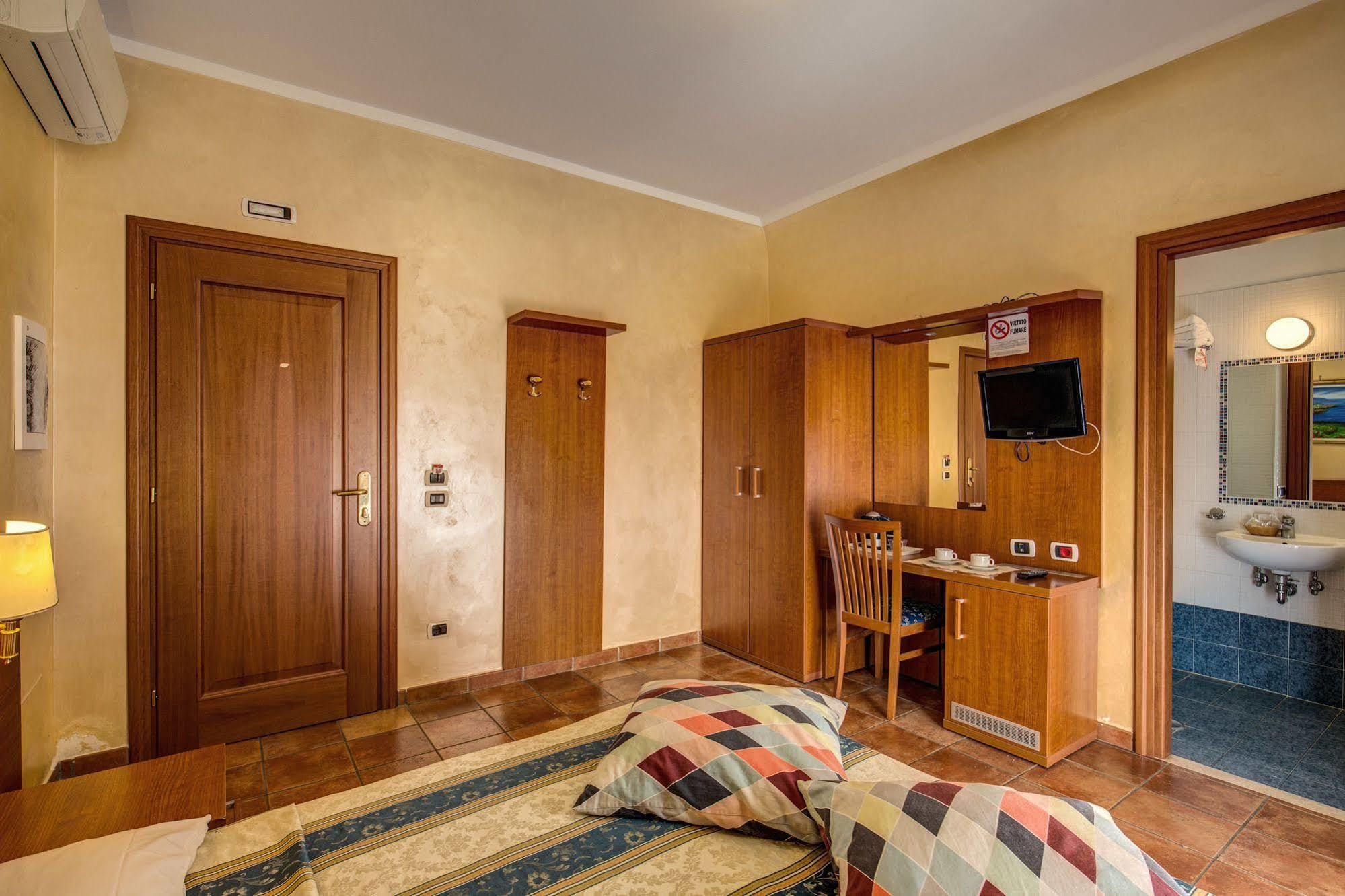 Hotel Maryelen Рим Экстерьер фото