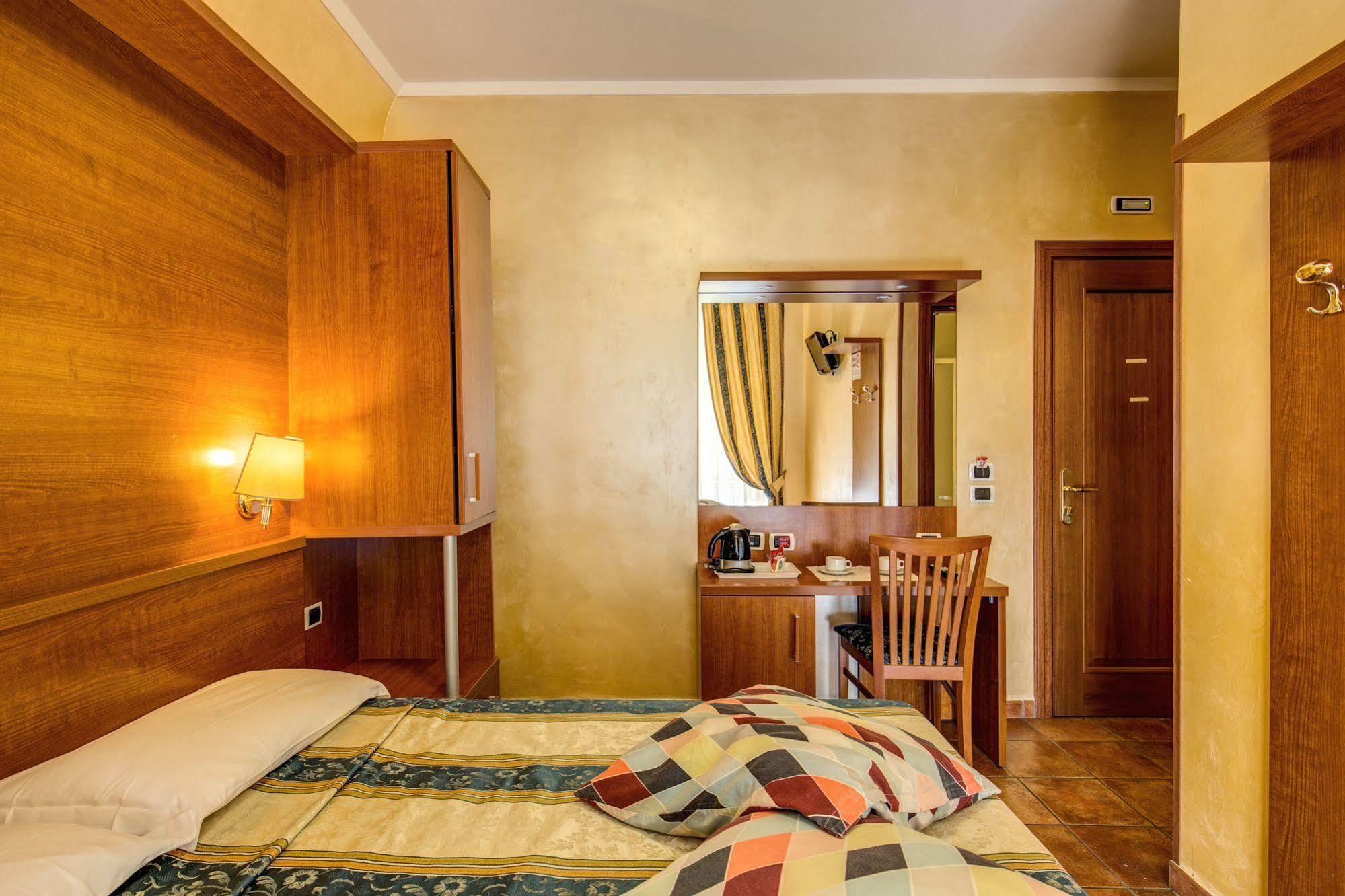 Hotel Maryelen Рим Экстерьер фото