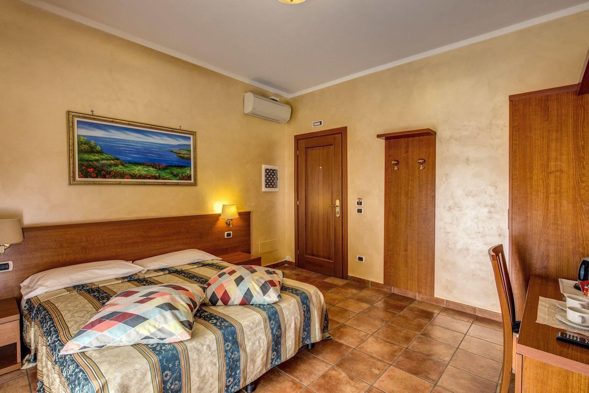 Hotel Maryelen Рим Экстерьер фото
